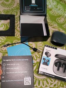 Boult earbuds Like New With Warrenty