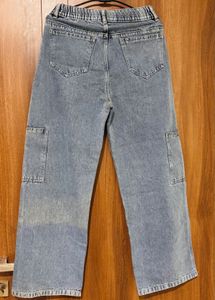 Trendy Light Wash Cargo Jeans