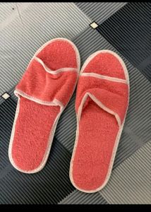 New bathroom slippers without tag. it is in towel fabric