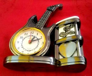 Pen Holder With Clock