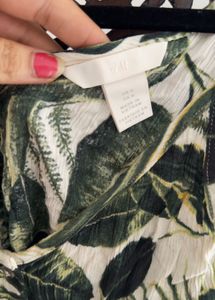 H&amp;M New Tropical Tie Detail Crop Top