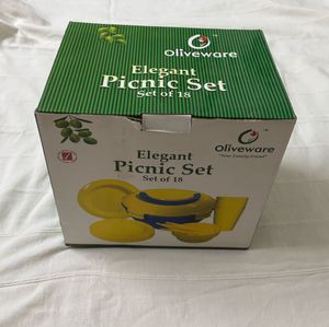 🆕Oliveware Elegant Picnic Set of 18