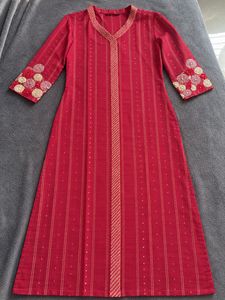 Elegant magenta Kurta with Floral Embroidery