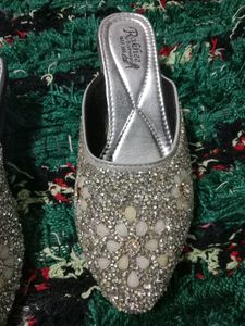One Time Use Only Heels Hai Isliye Pahan Nhi Rahi New Hai Totally 😍