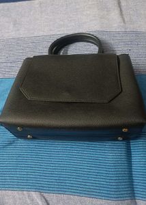 Stylish Black Handbag with Gold Chain Detail