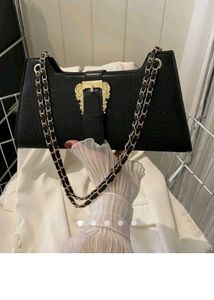 Chic Black Croc Embossed Chain Shoulder Bag