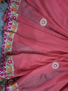 Beautiful Peach Saree with Heavy border nd Buttey❤