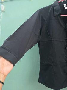 Chic Black 3/4 Sleeve Collared Top