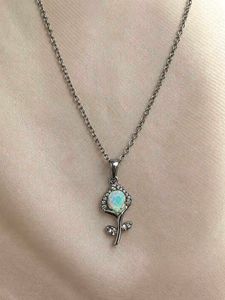 Elegant Flower Pendant Necklace