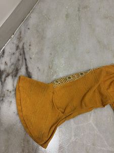 Trendy Mustard Top