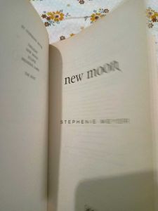 The Twilight, New Moon ( English Paperback)