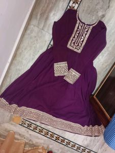 Elegant Purple Embroidered Kurta Set L size