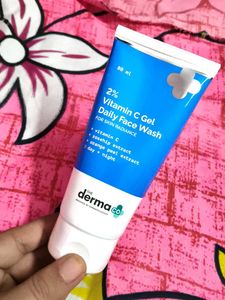 The Derma Co 2% Vitamin C Gel Daily Face Wash with