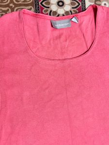 reddish pink T-shirt