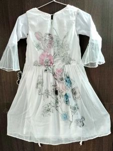 💖 Beautiful Floral Print White Dress 🎀