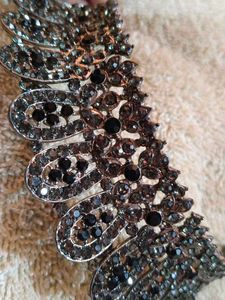 Heavy Choker For Neck With Earrings And Tika