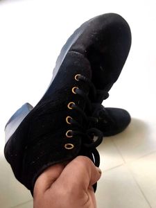 Black Chunky  heel  Boots  snow and   pahado wali
