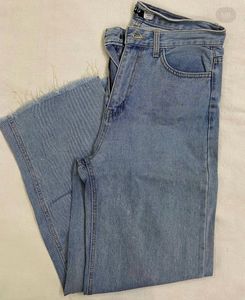 Light Wash Frayed Hem Jeans