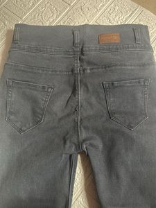 Chic Dark Wash Ripped Jeans