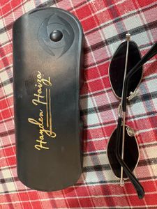 Hayden Haiza Sunglasses with Case