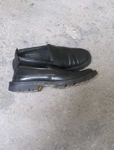 CAT Classic Black Leather Slip-on Loafers
