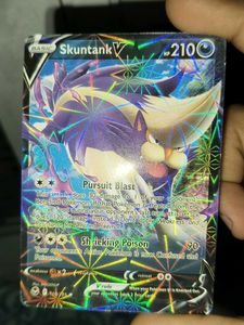 Skuntank V Pokemon Card