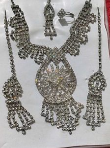 Stunning Rhinestone Jewellery Set
