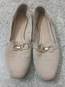 Stylish Women's Loafers with Chain Accent