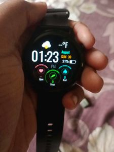 NoiseFit Twist Smartwatch
