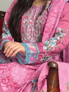 Elegant Pink Embroidered Kurta