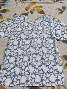 Beautiful White &amp; Blue Floral Kurta