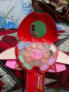 Vintage Heart-Shaped Compact