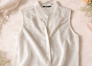 Chic Sleeveless White Embellished kurta