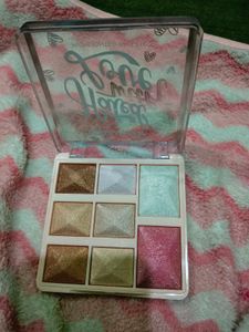 Bella Keen 'Hated with Love' Highlighter Palette