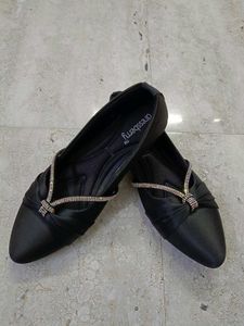 Elegant Black Ballerina Flats with Embellishments