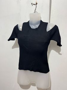 Chic Black Cold Shoulder Ribbed Top