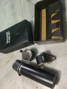 #used#Vacuum Flask Set with glasses