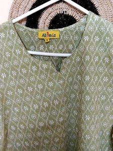 3 Women's Tops Combos