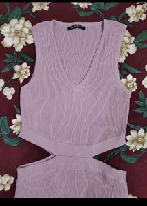 Ribbed Cut-out Dress with bow golden earings