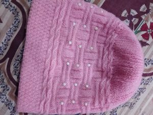 cozy pink beanie with pearls detail❤️