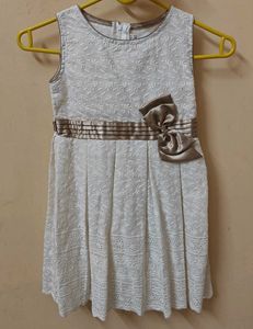 Chic White Lace Dress with Bow Detail