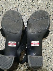 Black Elastic Strap Sandals
