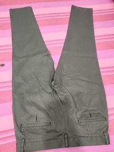 Men's olive Chinos