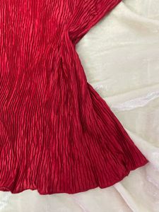 Red Crinkle Knit Sleeveless Top