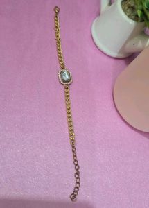 Elegant Gold Chain Bracelet with Crystal