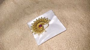 Elegant Gold Nose Pin