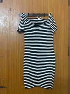 H&amp;M Short Dress Knee Length