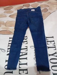 2 blue denim jeans