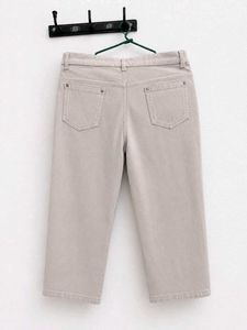 Stylish Beige Capris