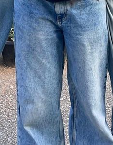 Off Duty: Light Wash Wide Leg Jeans